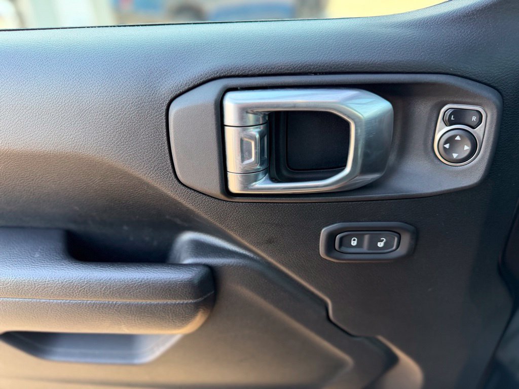 Used 2023 Jeep Gladiator Sport AWD/4WD image 18