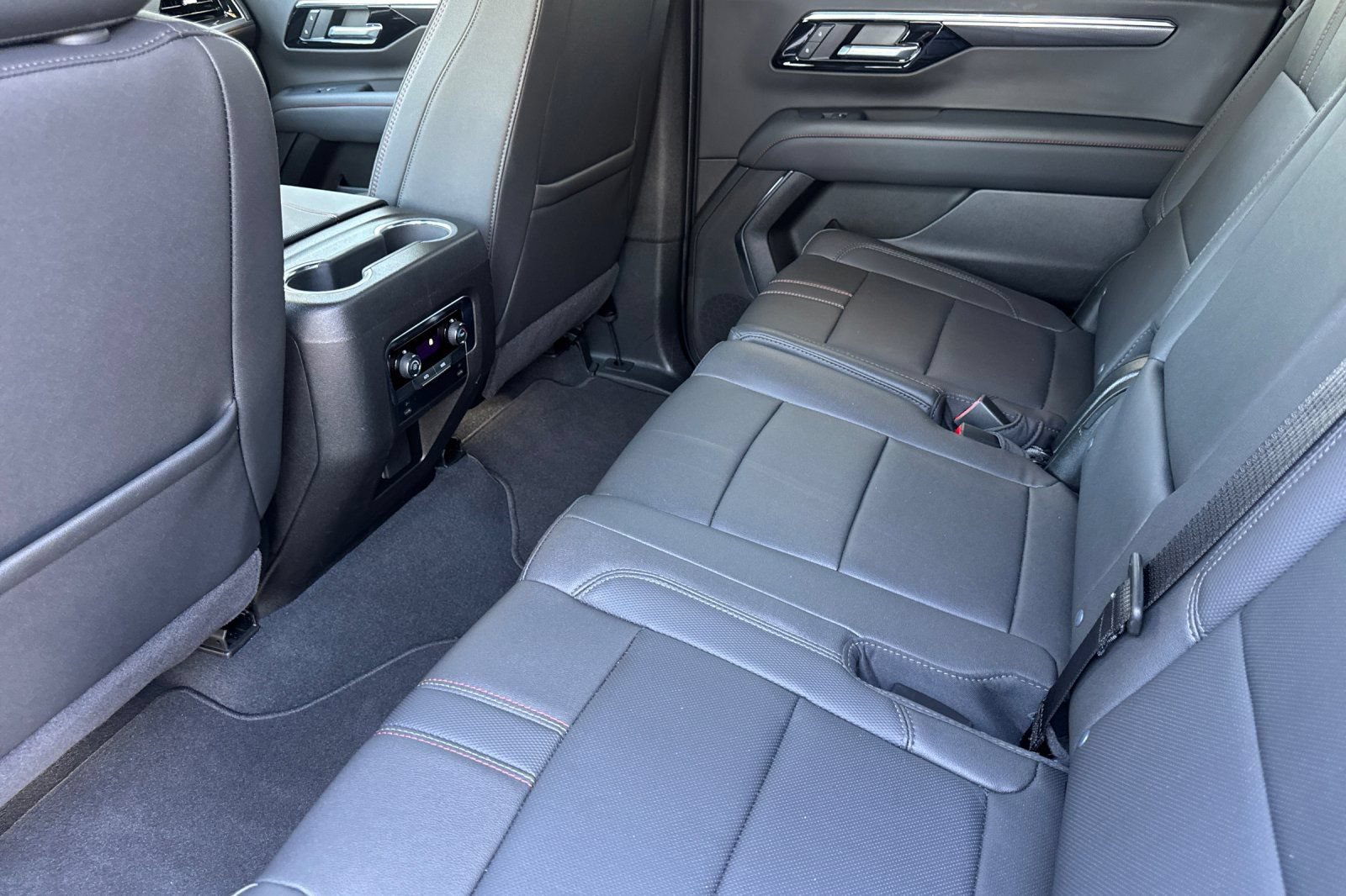 Certified 2026 Chevrolet Suburban RST RWD image 4