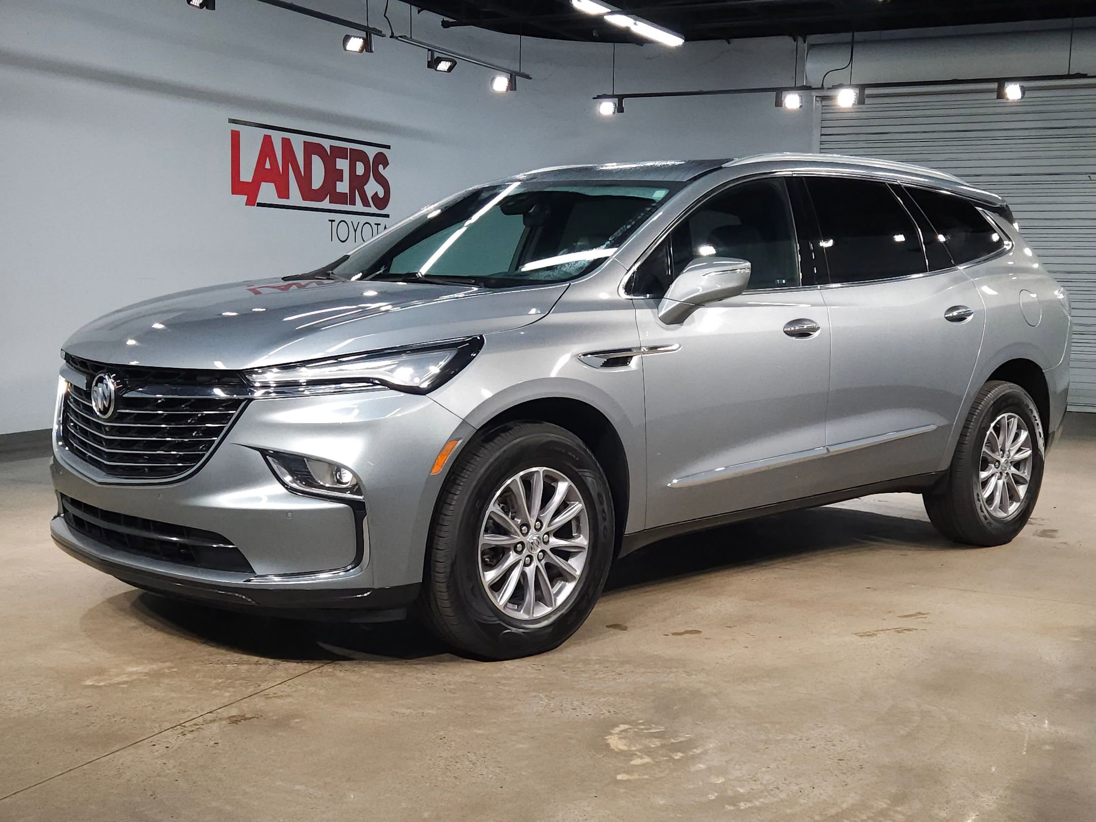 Used 2024 Buick Enclave Premium FWD image 3