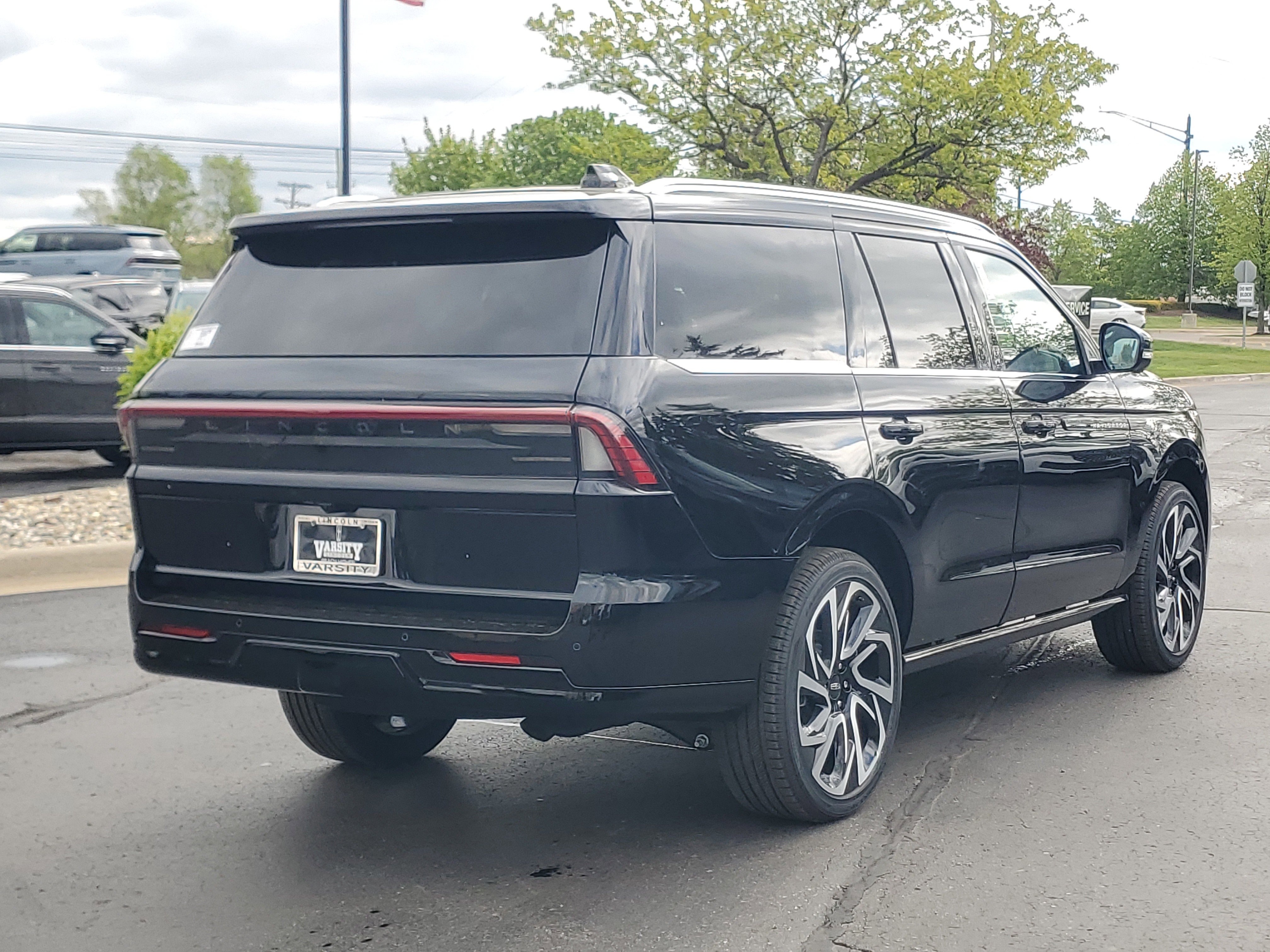 New 2026 Lincoln Navigator Black Label AWD/4WD image 4