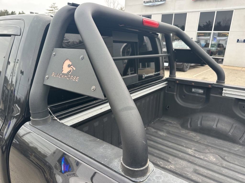 Used 2022 Nissan Titan SV w/ SV Convenience Package image 33