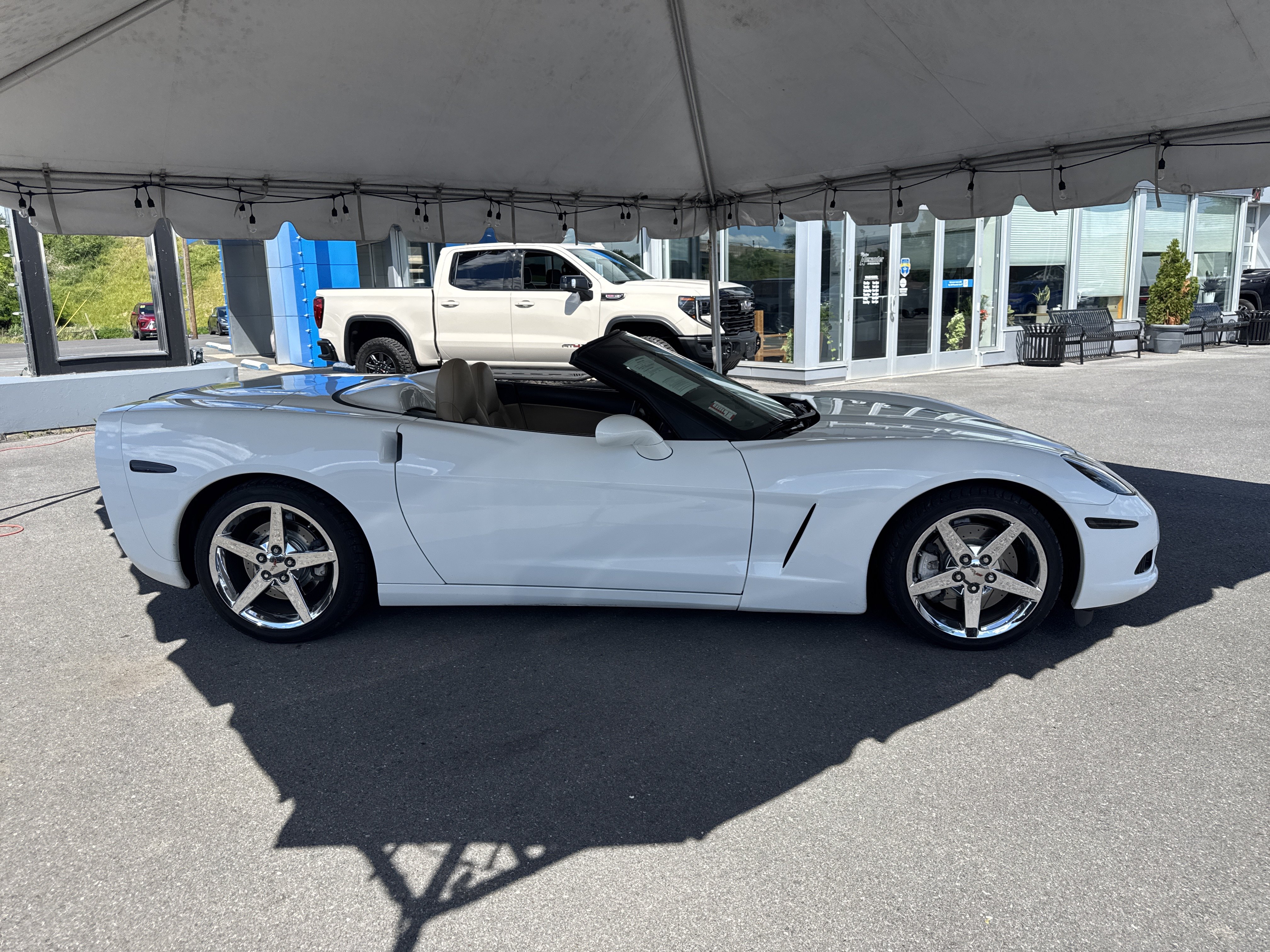 Used 2008 Chevrolet Corvette Convertible w/ Preferred Equipment Group RWD image 4