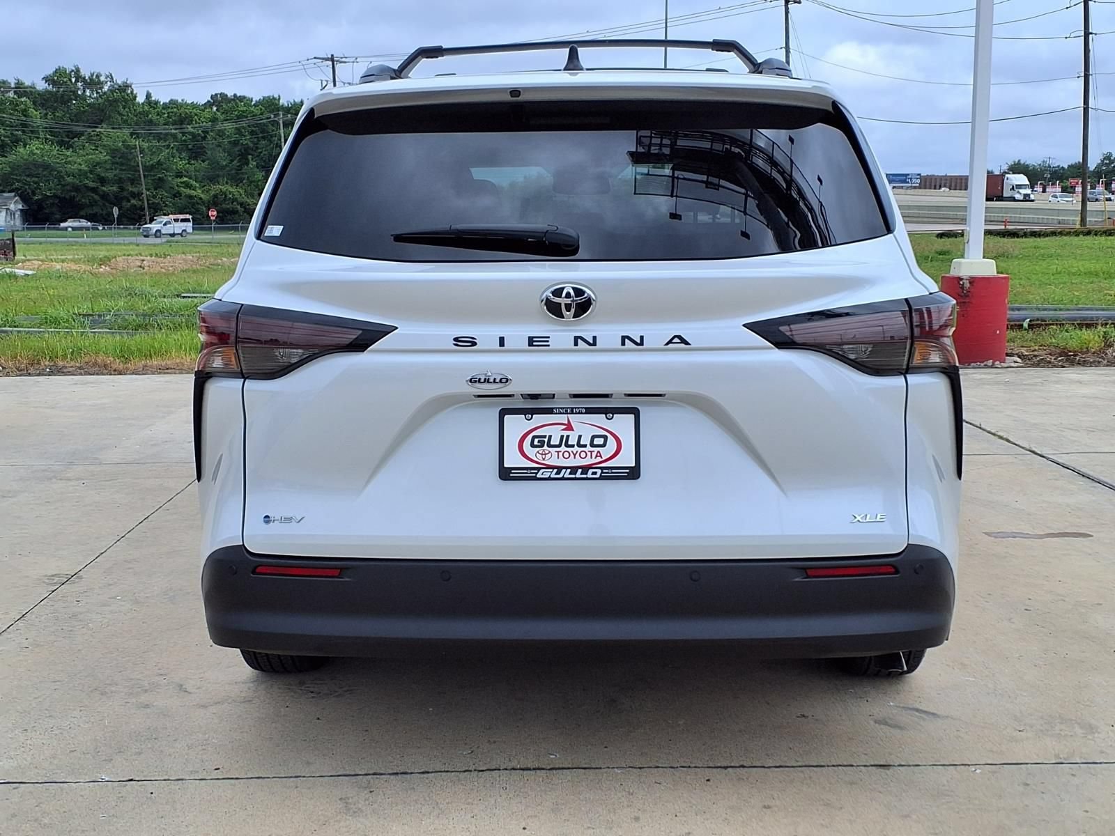 Certified 2026 Toyota Sienna XLE FWD image 7