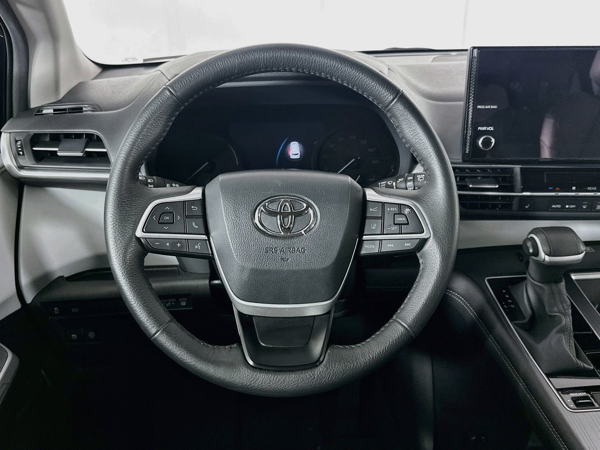 Used 2026 Toyota Sienna XLE FWD image 17