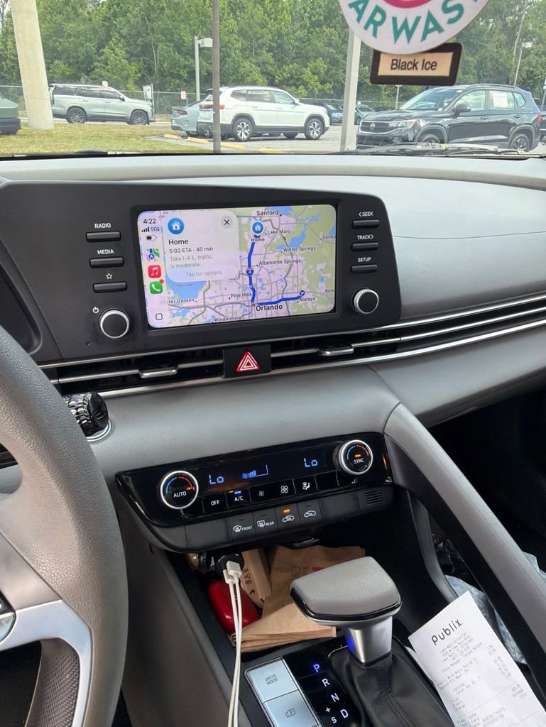 Used 2022 Hyundai Elantra SEL FWD image 2