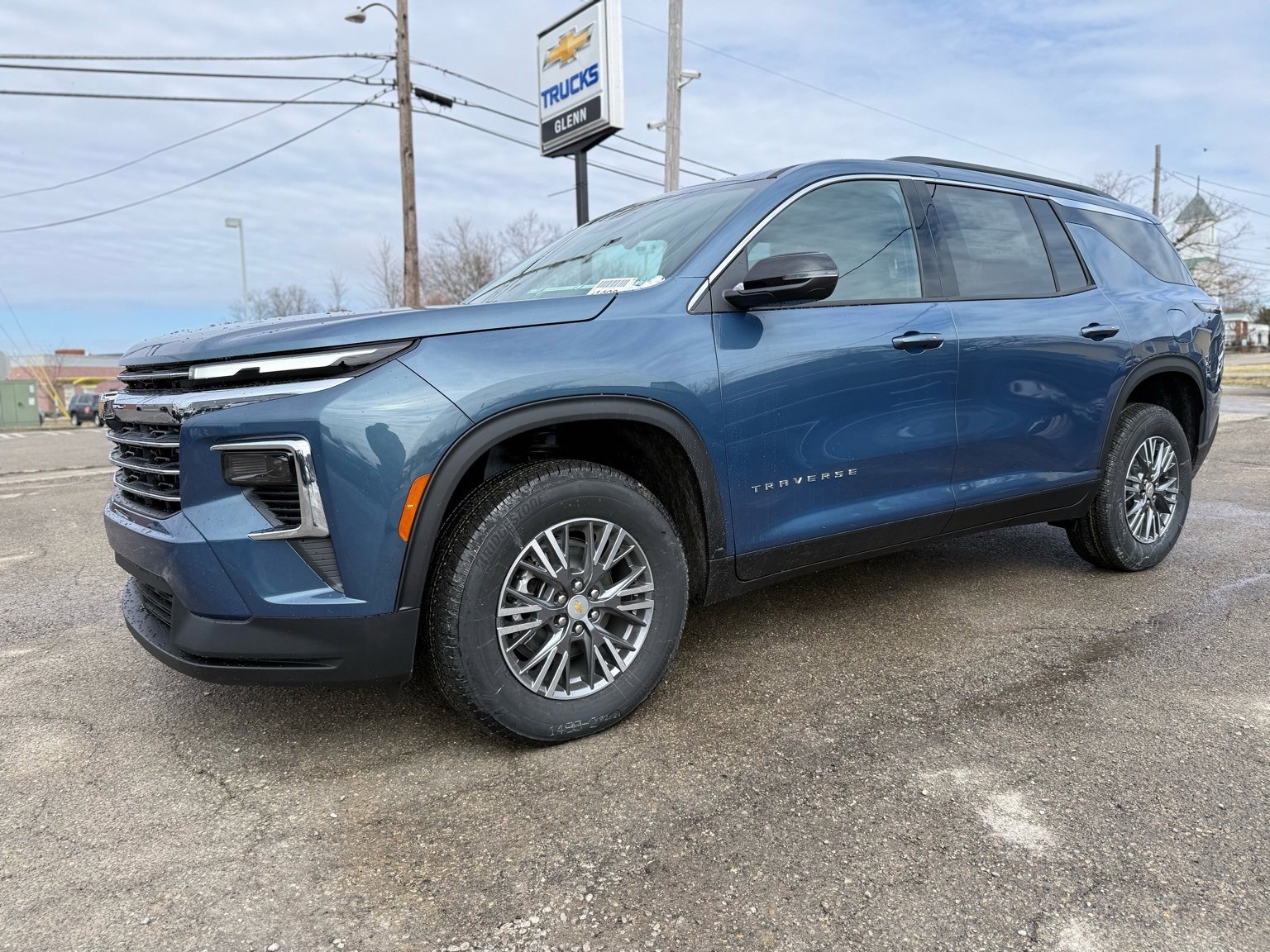 New 2026 Chevrolet Traverse LT image 2
