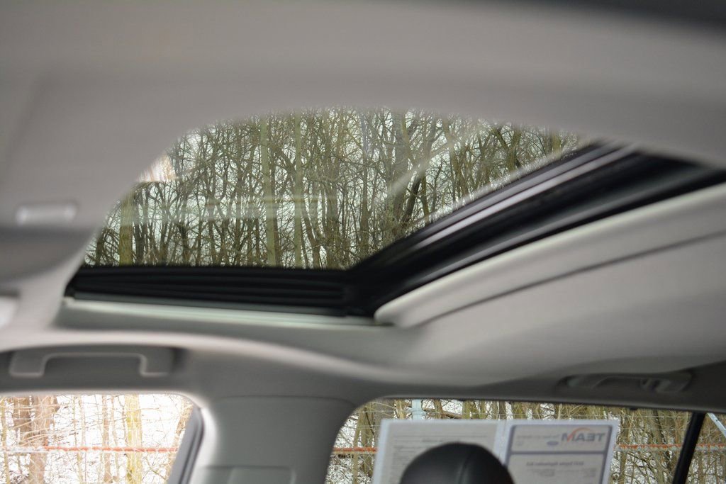 Used 2023 Toyota Highlander XLE image 9