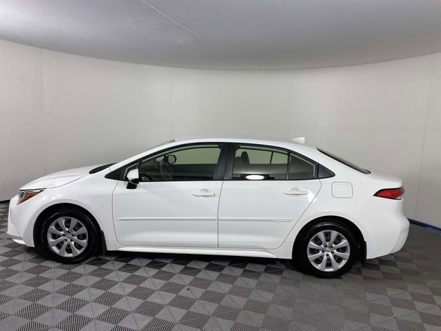 Used 2022 Toyota Corolla LE FWD image 5
