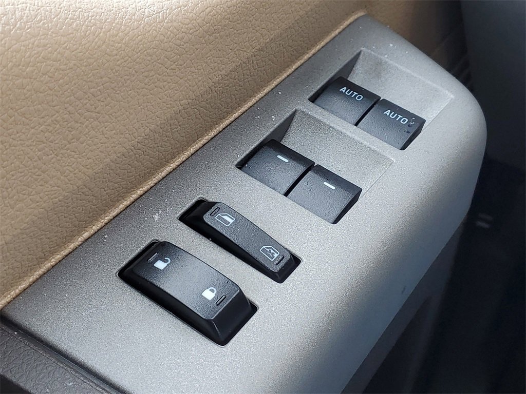 Used 2013 Ford F350 Lariat w/ Chrome Pkg image 16