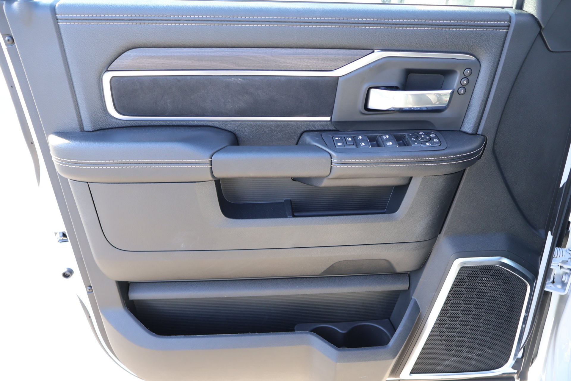 New 2027 RAM 3500 Laramie AWD/4WD image 16