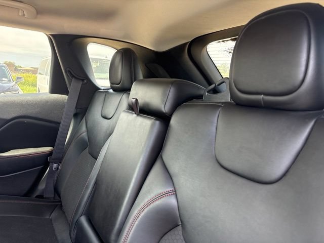 Used 2022 Jeep Cherokee Trailhawk w/ Comfort/Convenience Group AWD/4WD image 17