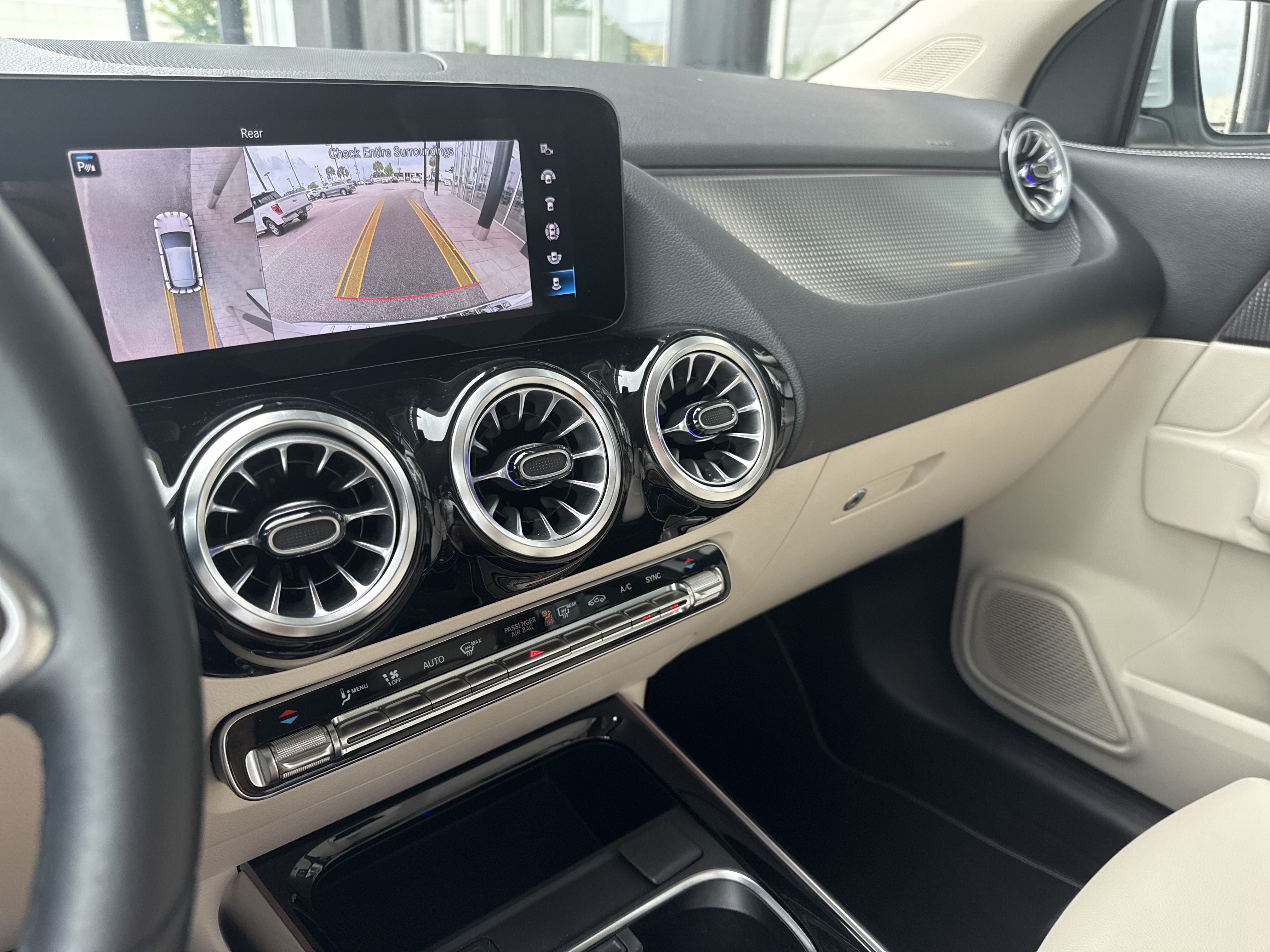 Certified 2023 Mercedes-Benz GLA 250 w/ Premium Package image 9