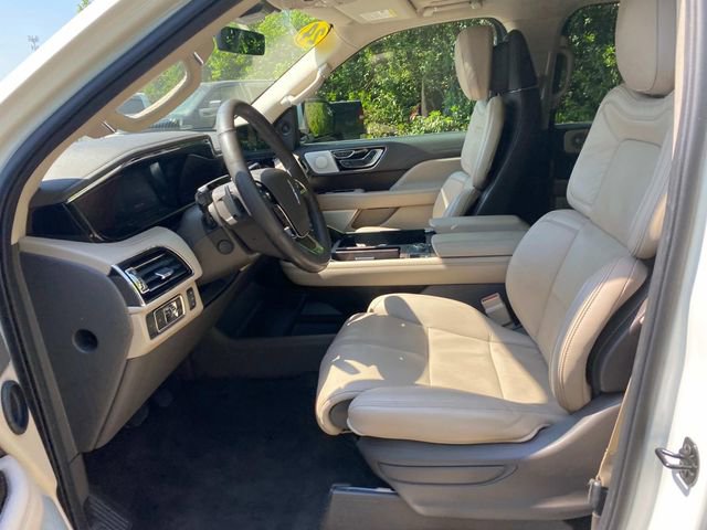 Used 2024 Lincoln Navigator Reserve AWD/4WD image 11