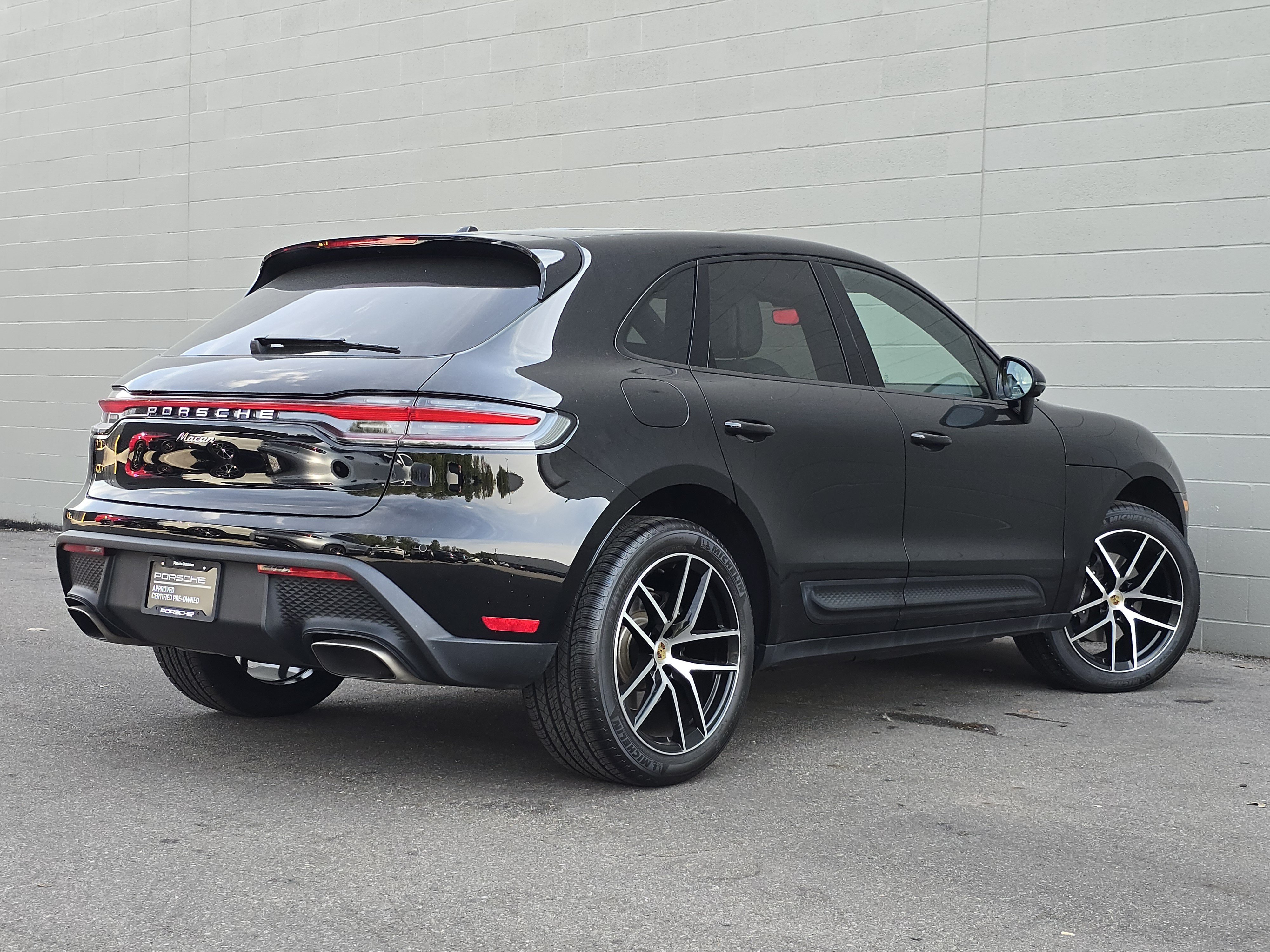 Certified 2026 Porsche Macan AWD/4WD image 9