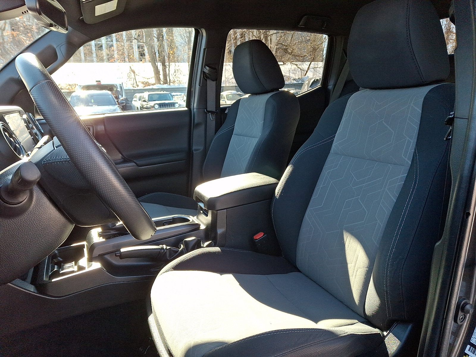 Used 2022 Toyota Tacoma TRD Off-Road image 12