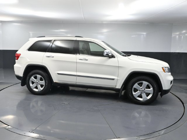 Used 2011 Jeep Grand Cherokee Limited AWD/4WD image 2