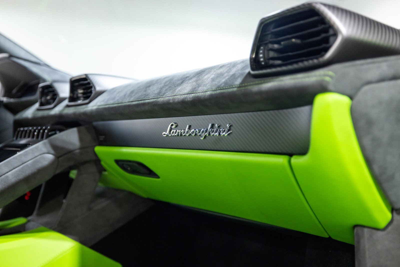 Used 2024 Lamborghini Huracan Tecnica image 38