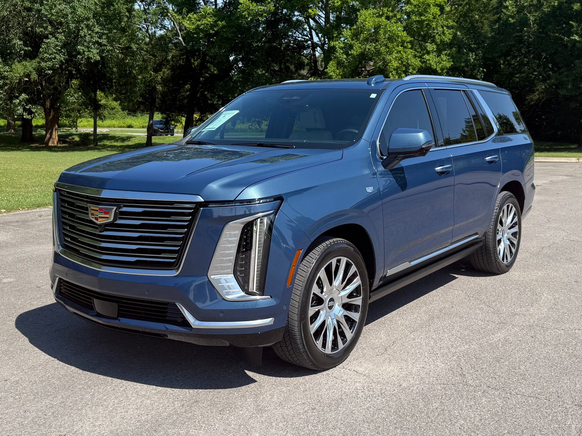 Used 2026 Cadillac Escalade Platinum Luxury RWD image 2