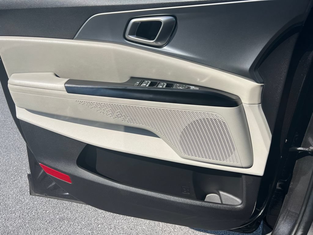 Used 2024 Kia Carnival LX FWD image 22
