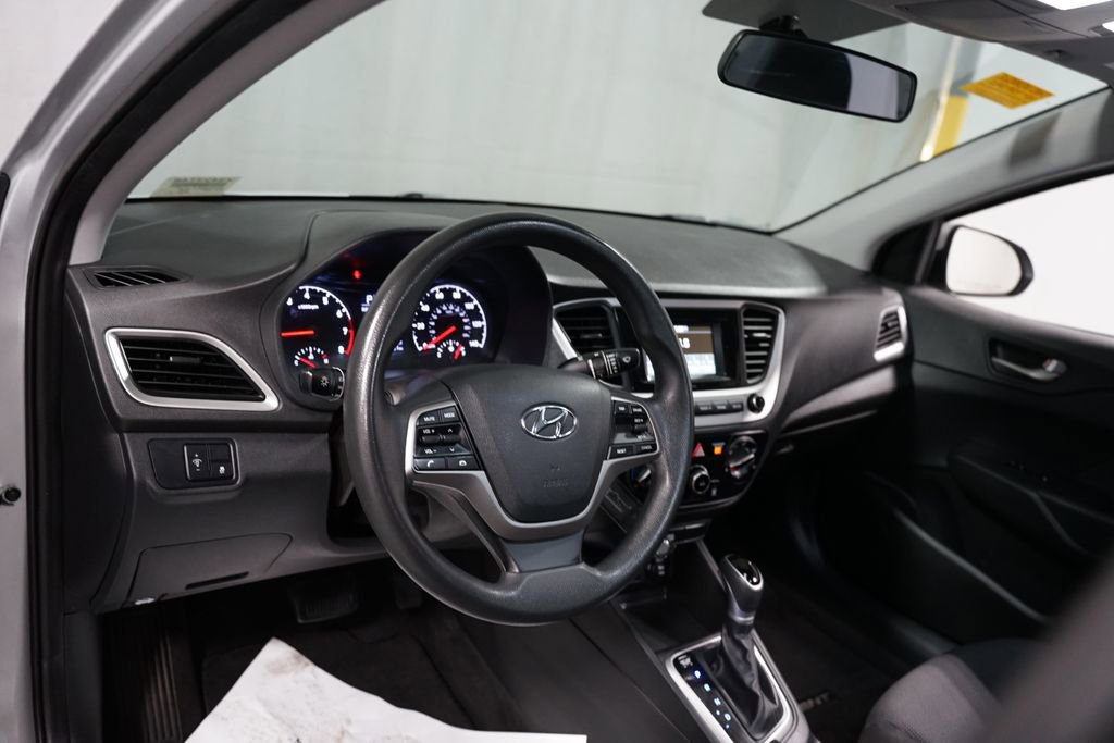 Used 2022 Hyundai Accent SE image 11