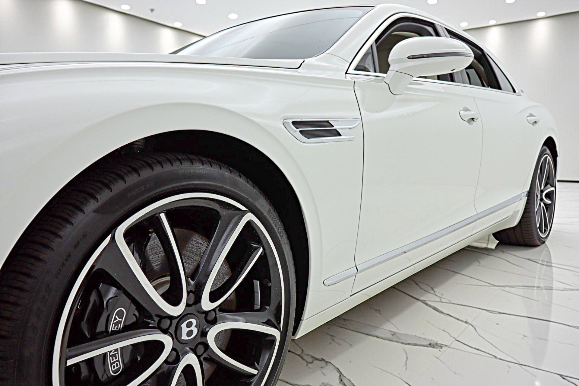 Used 2024 Bentley Flying Spur S V8 image 19