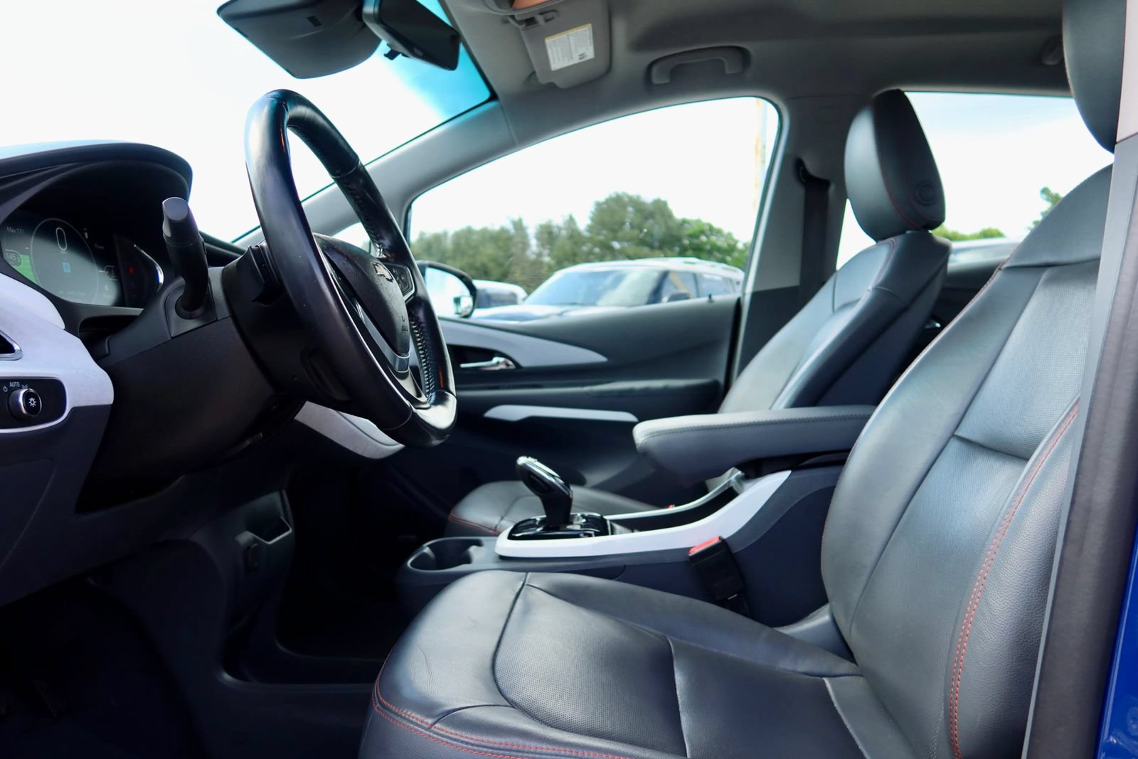 Used 2018 Chevrolet Bolt Premier w/ Driver Confidence II Package FWD image 11