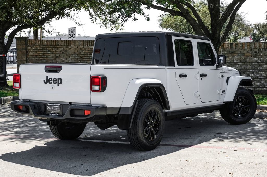 Used 2022 Jeep Gladiator Sport image 15