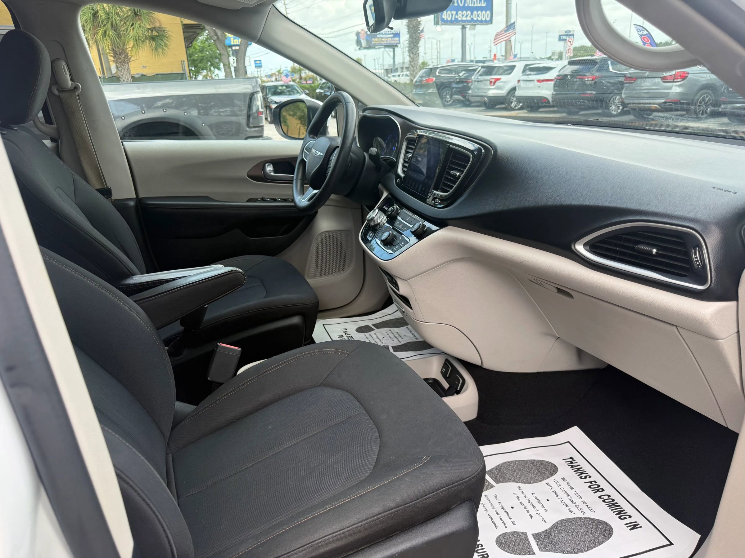 Used 2017 Chrysler Pacifica Touring FWD image 19