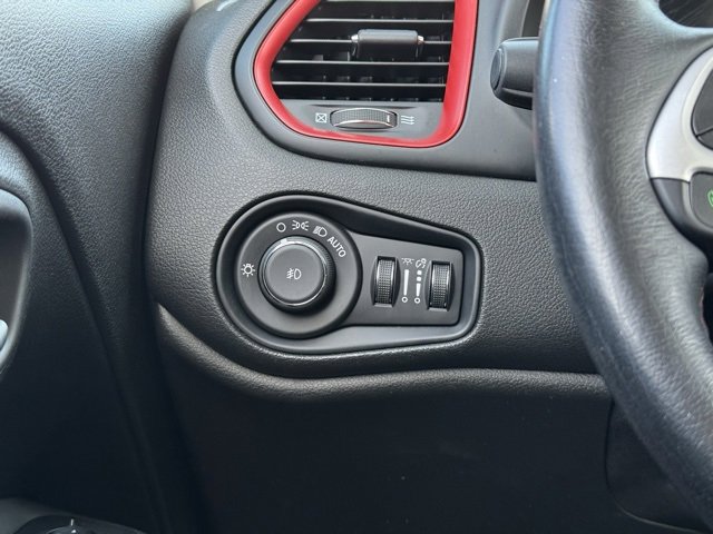 Used 2020 Jeep Renegade Trailhawk w/ Cold Weather Group image 32