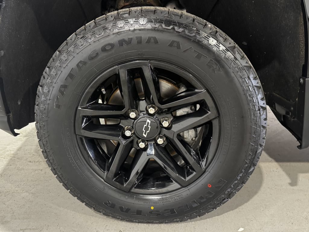 Used 2022 Chevrolet Silverado 1500 Custom Trail Boss w/ LPO, Dark Essentials Package AWD/4WD image 8