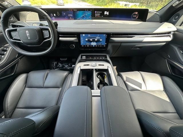 New 2027 Lincoln Navigator Reserve w/ Jet Appearance Package AWD/4WD image 21