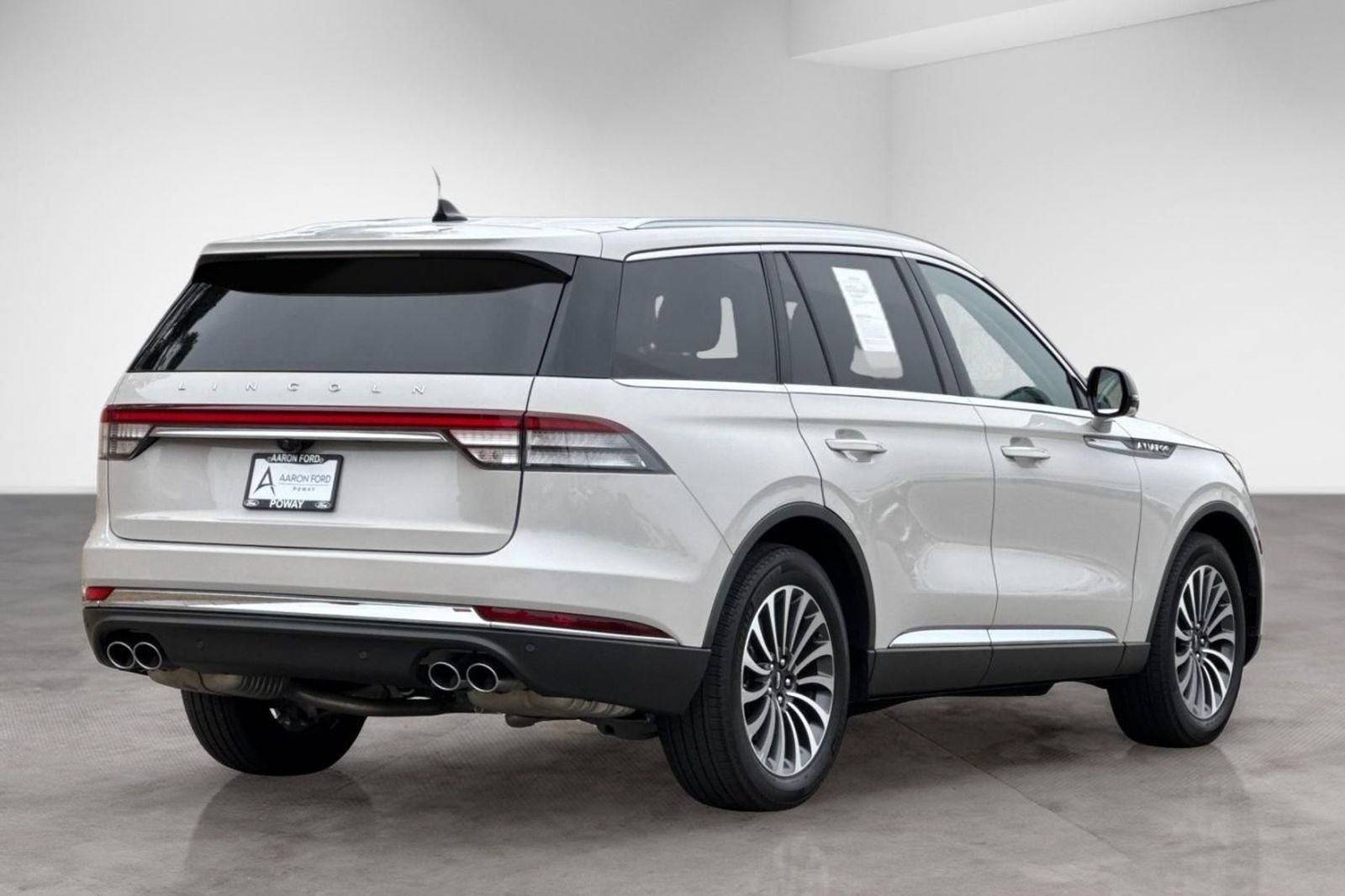 Used 2023 Lincoln Aviator 2WD w/ Premium Package image 5