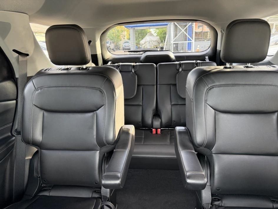 Used 2022 Ford Explorer XLT w/ Equipment Group 202A image 34