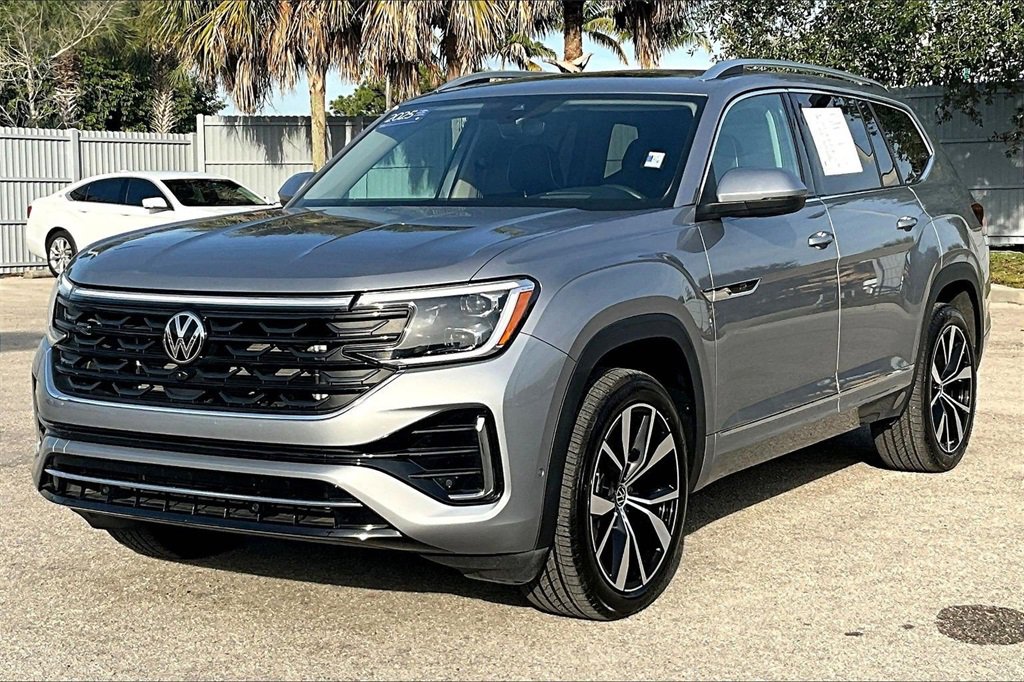 Used 2025 Volkswagen Atlas SEL Premium R-Line image 9