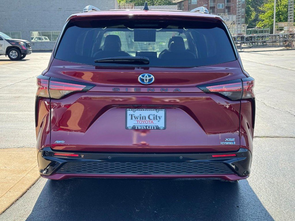 Certified 2022 Toyota Sienna XSE AWD/4WD image 5