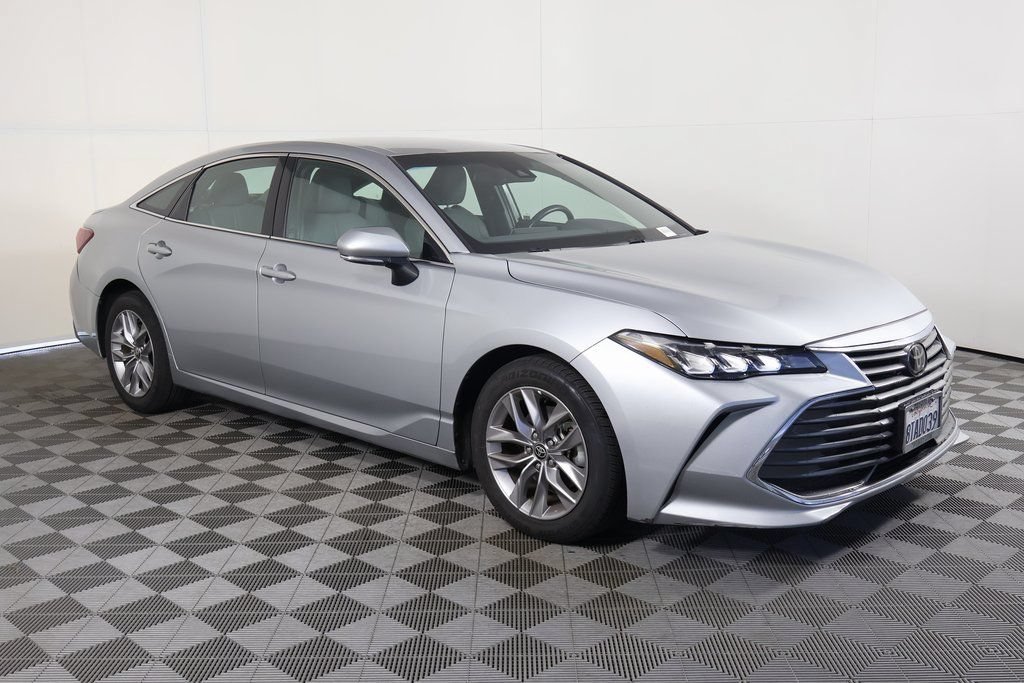 Used 2021 Toyota Avalon XLE w/ Carpet Mat Package (TMS) FWD image 2