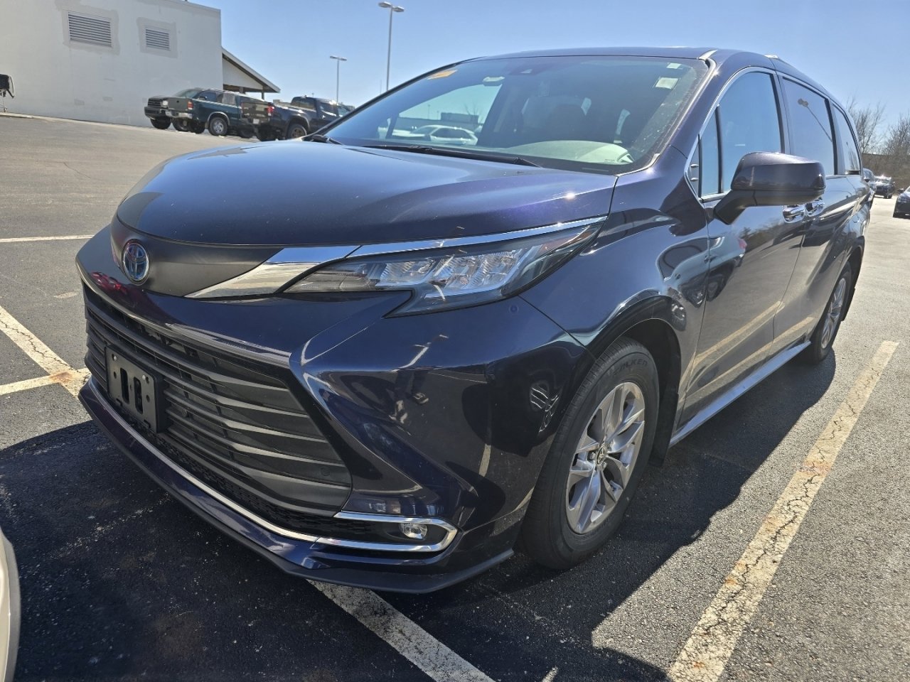 Used 2022 Toyota Sienna XLE image 4