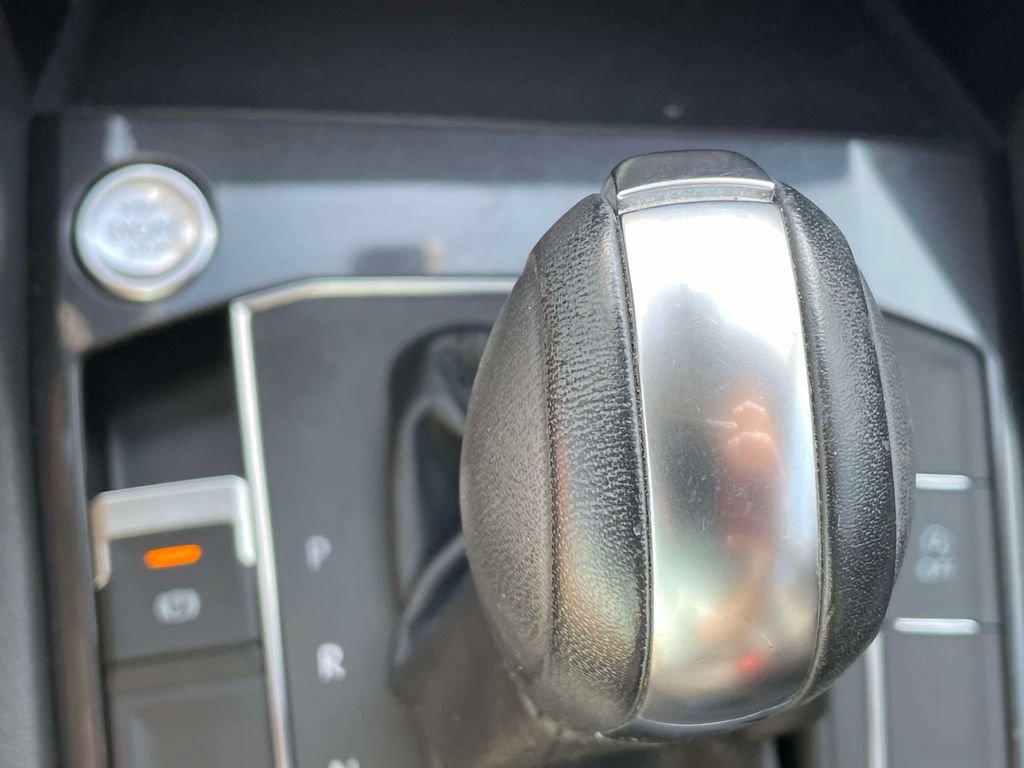 Used 2019 Volkswagen Tiguan SE w/ Panoramic Sunroof Package AWD/4WD image 28