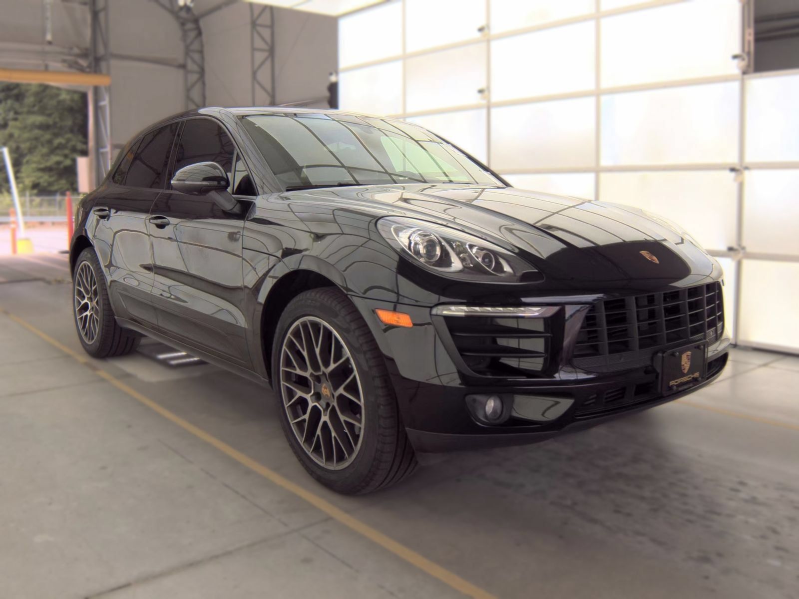 Used 2018 Porsche Macan Sport Edition AWD/4WD image 4
