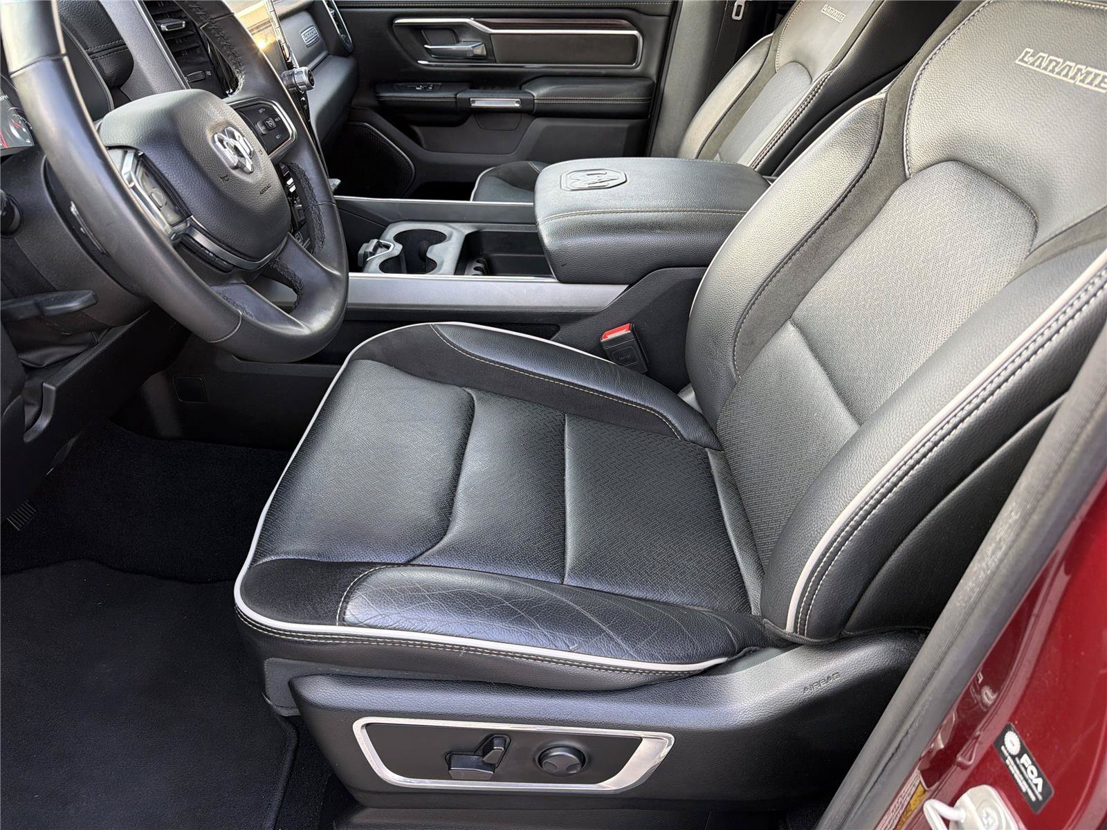 Used 2025 RAM 1500 Laramie w/ Sport Appearance Package AWD/4WD image 8