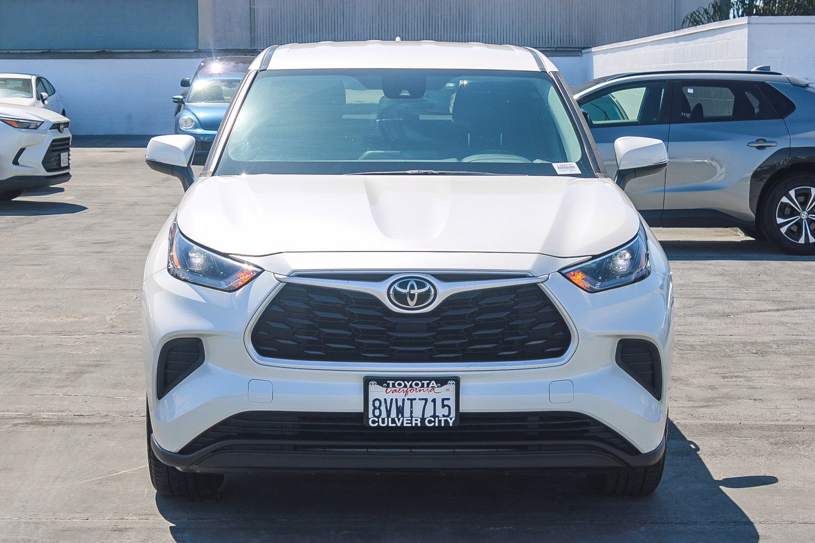 Used 2021 Toyota Highlander L FWD image 2