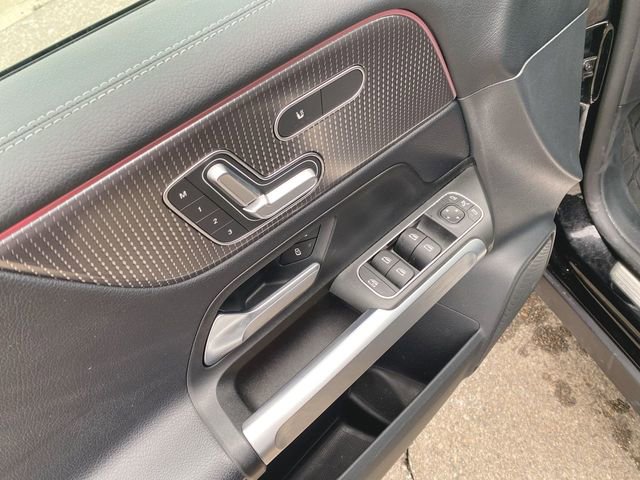 Used 2022 Mercedes-Benz GLB 250 4MATIC image 23