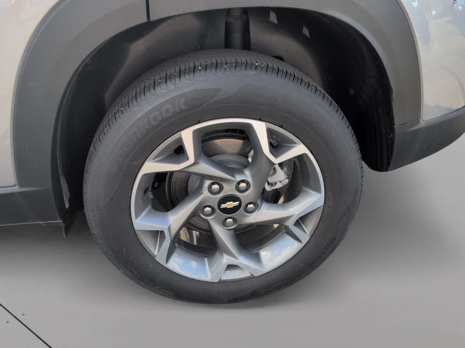 Used 2025 Chevrolet Trax LT FWD image 9