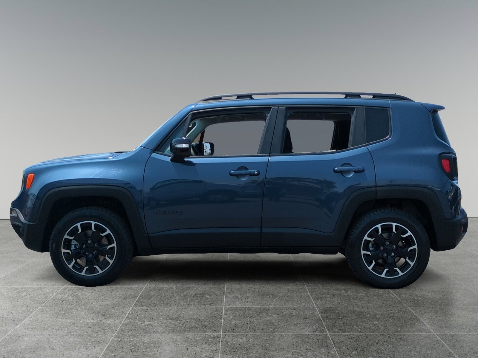 Used 2023 Jeep Renegade Latitude AWD/4WD image 2