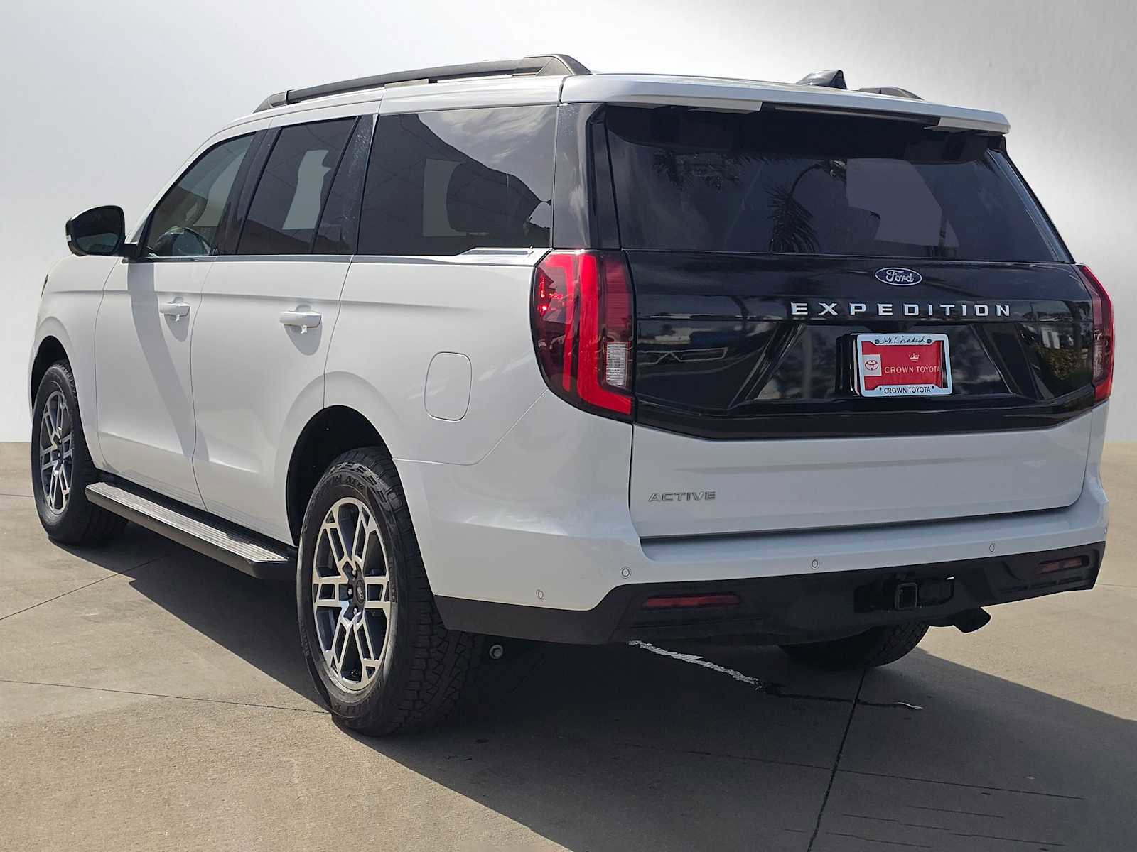 Used 2025 Ford Expedition Active AWD/4WD image 5