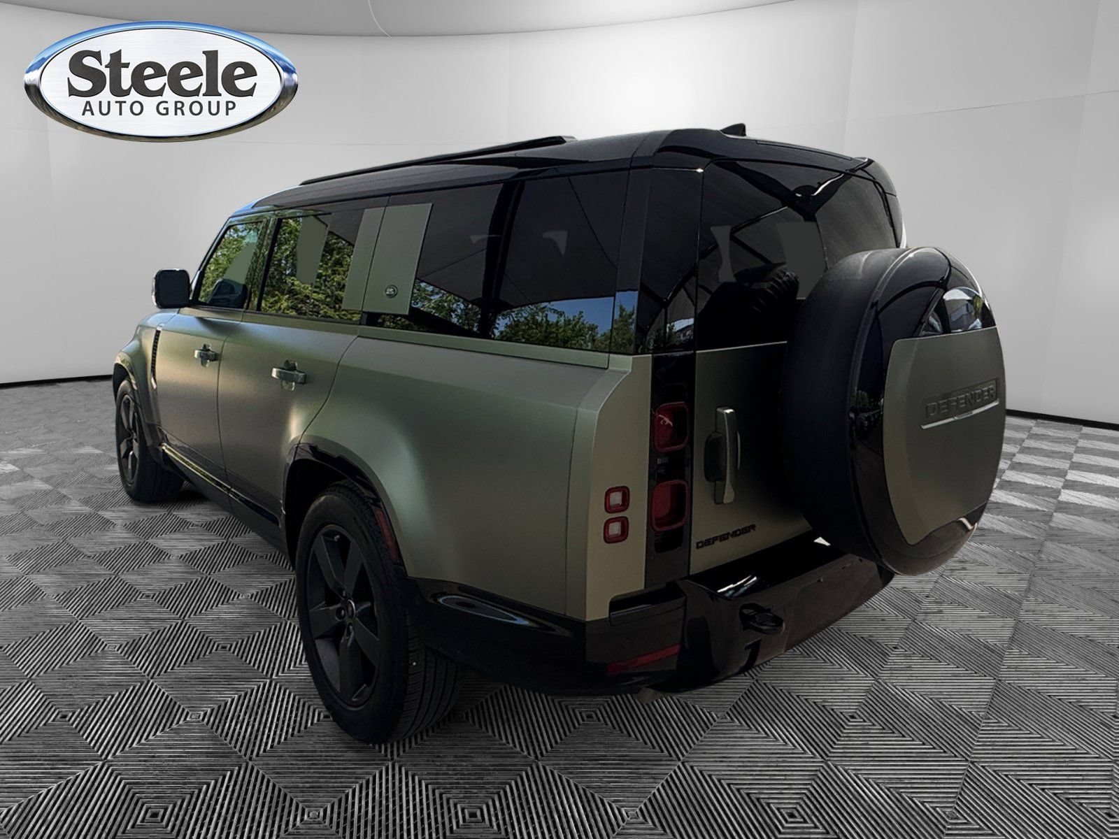 Used 2024 Land Rover Defender 130 X-Dynamic SE AWD/4WD image 3