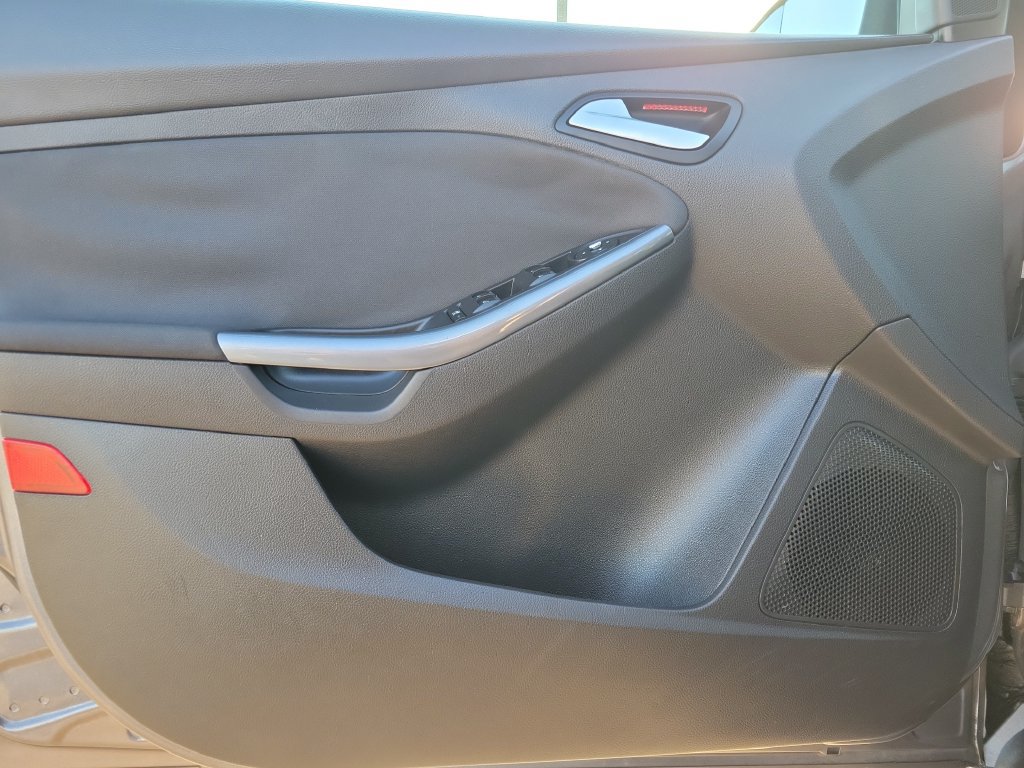 Used 2013 Ford Focus Titanium FWD image 14