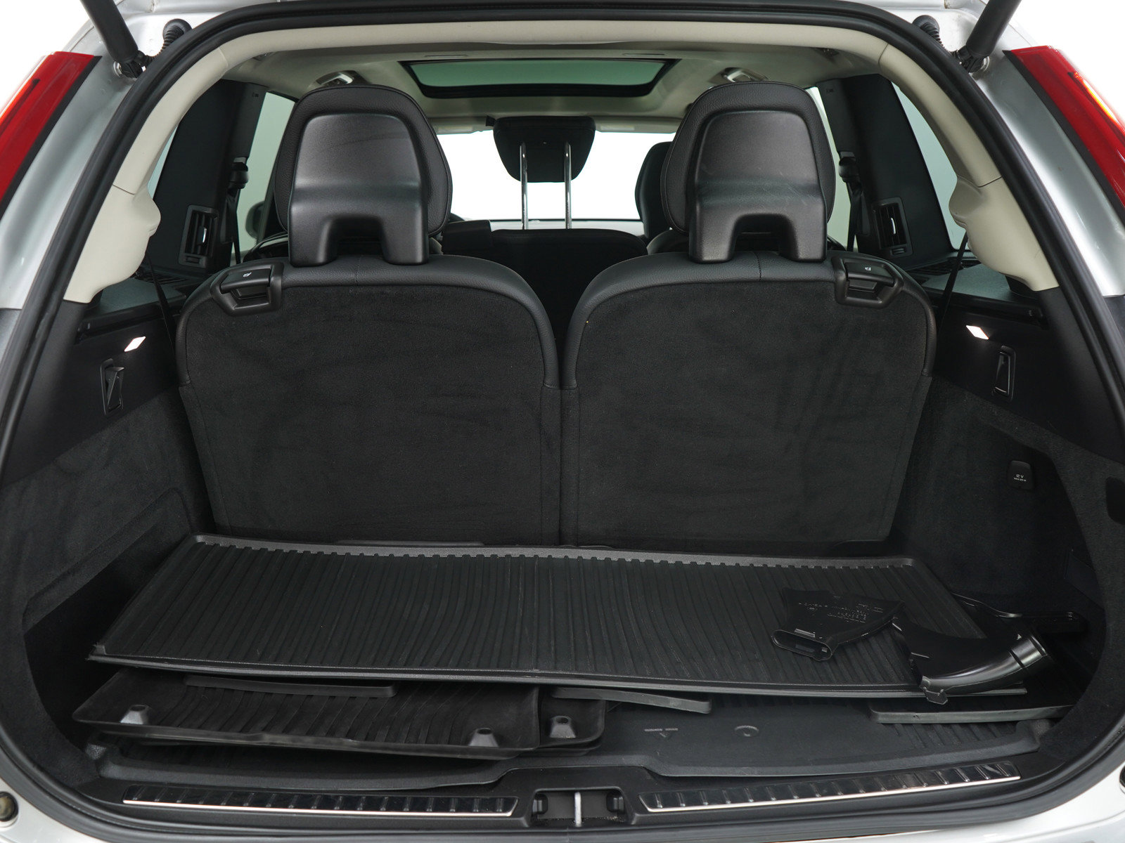 Used 2022 Volvo XC90 T6 Momentum w/ Climate Package image 12