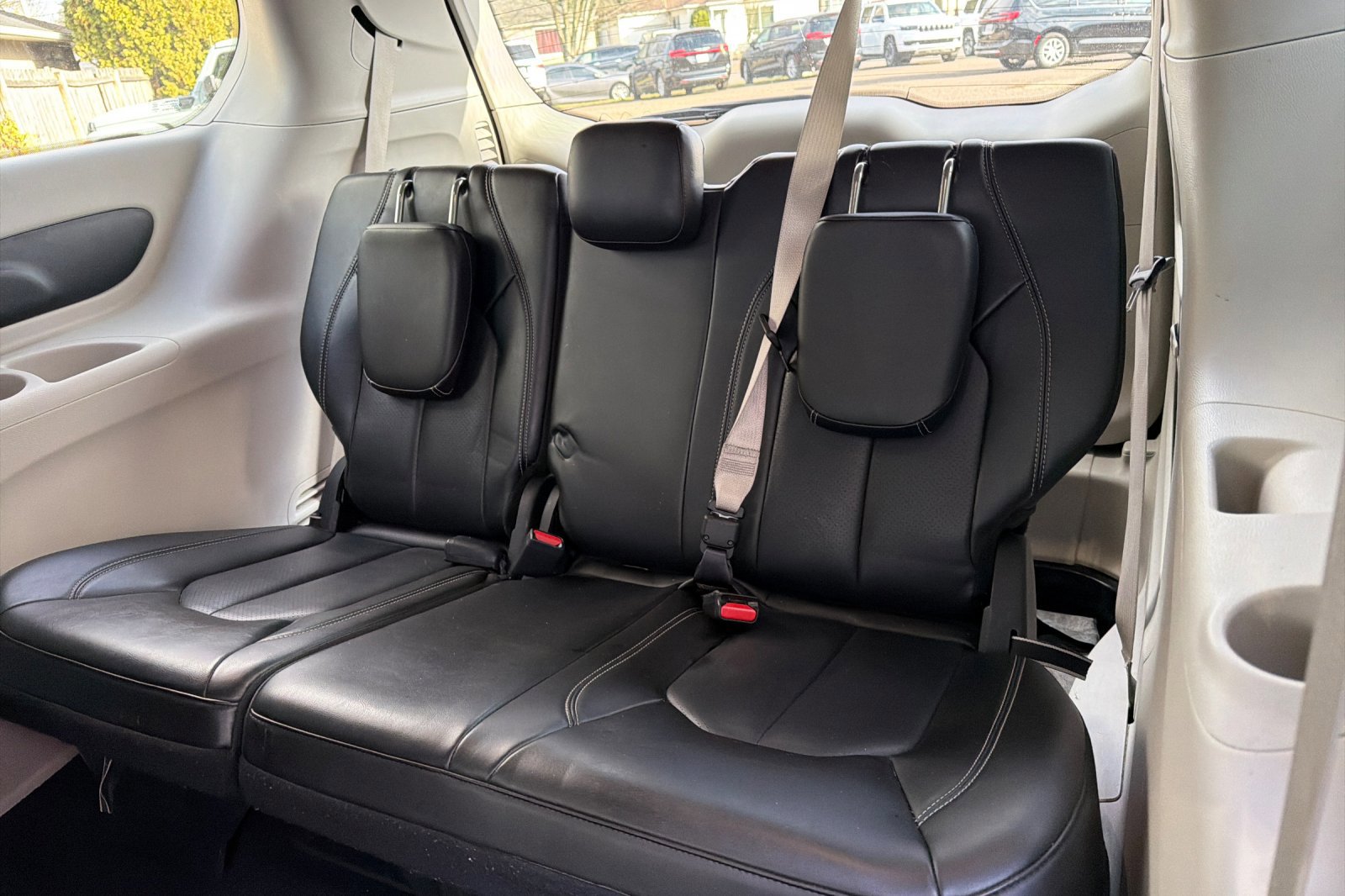 Used 2023 Chrysler Pacifica Touring-L image 14