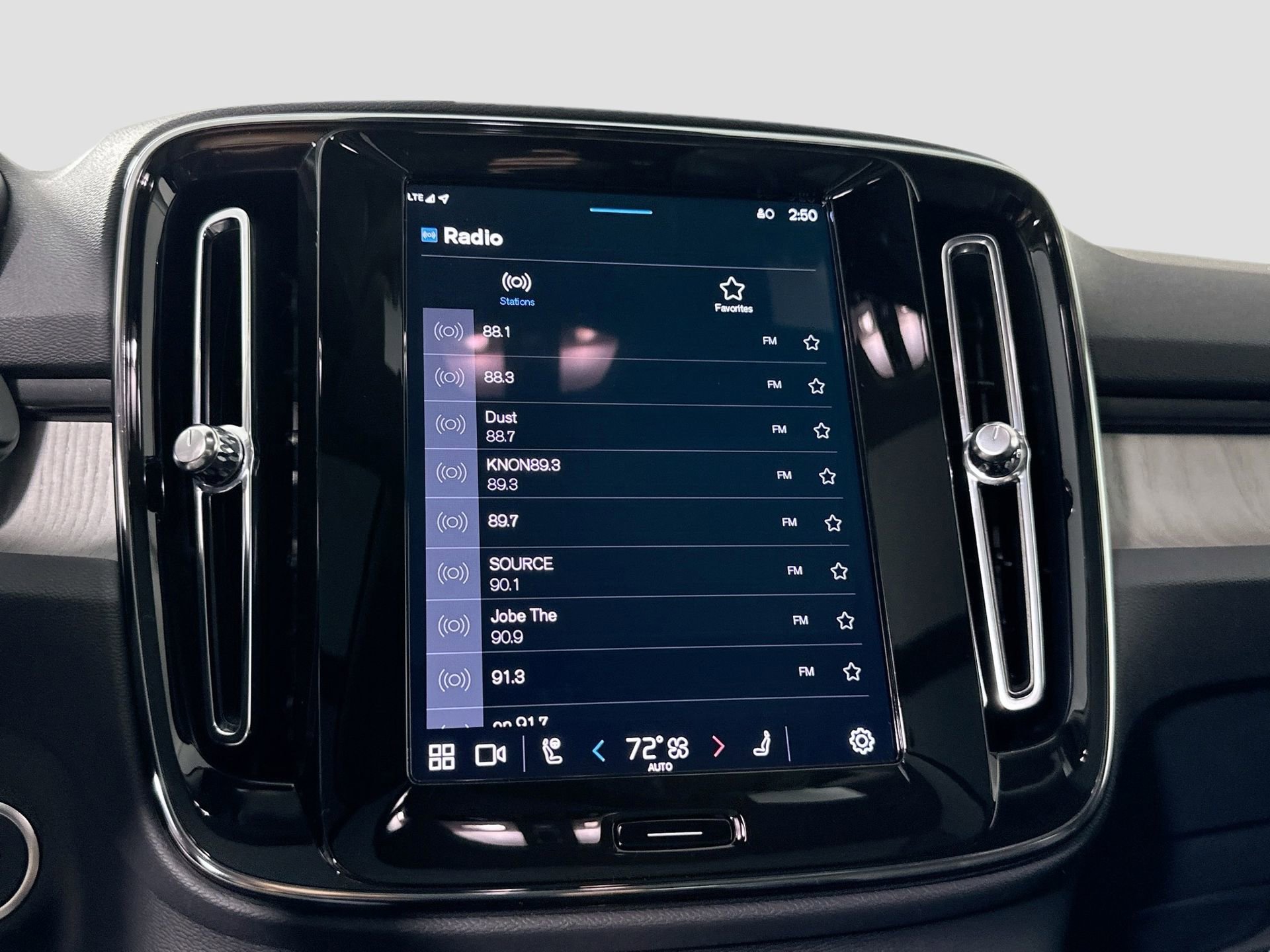 New 2025 Volvo XC40 B5 Core w/ Protection Package Premier image 10